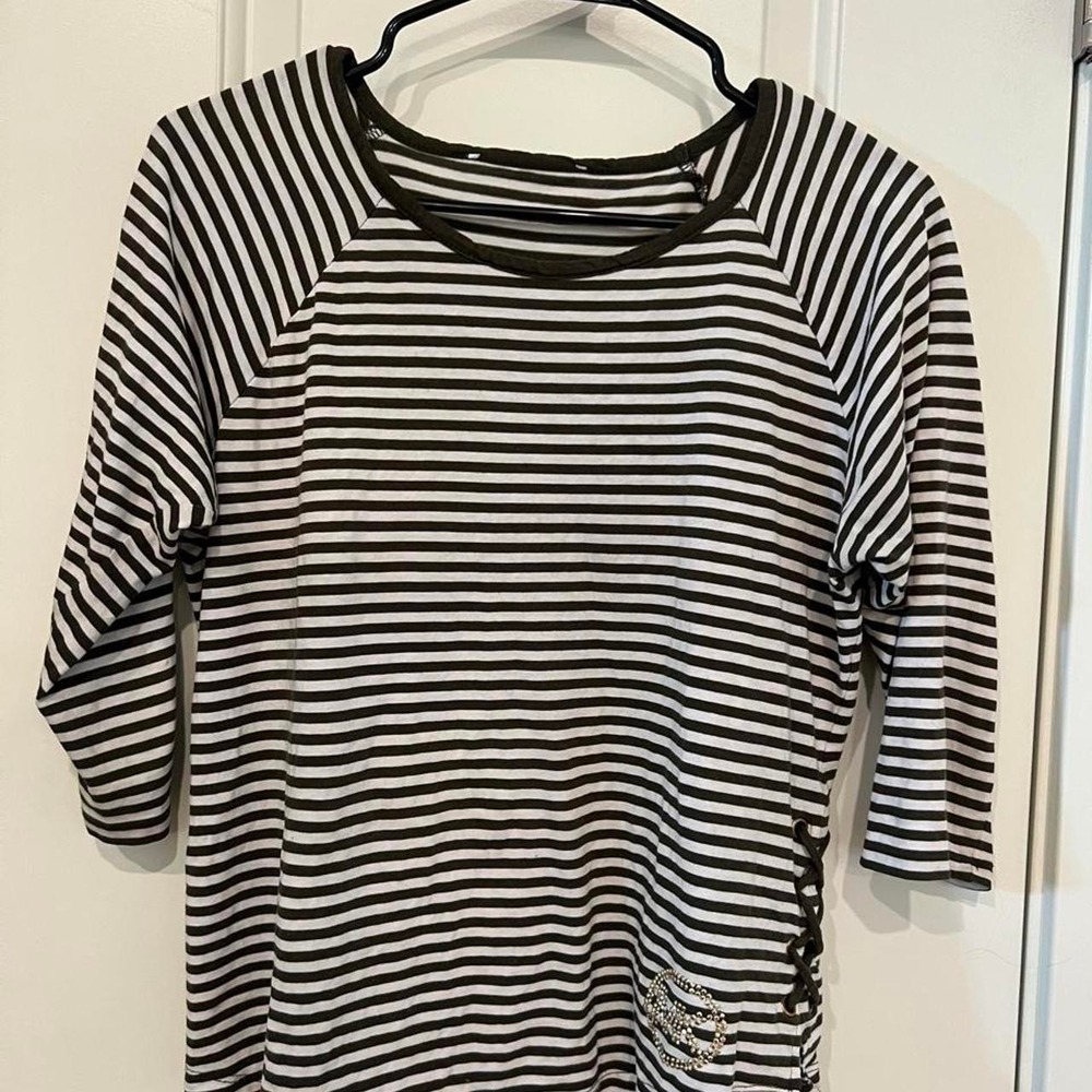 Michael Kors Y2K striped 3/4 sleeve top with lace up side detail and gold logo